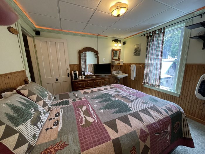 Adirondack Lodging - The Big Moose Inn